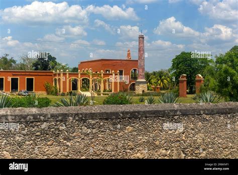 ¡Explora la majestuosidad de las Ruinas de la Misión de Kinchil en Yucatán!