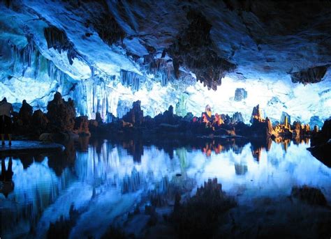 ¡Sumérgete en la historia y la belleza natural en las Cuevas de Cristal Benxi!