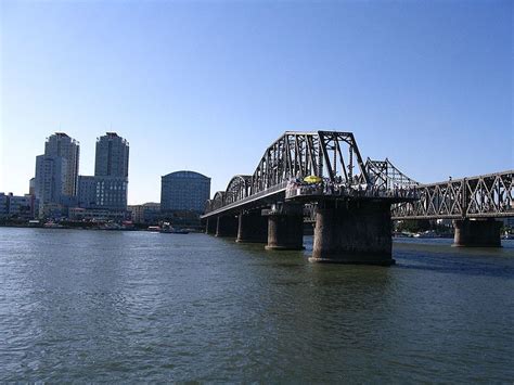 ¡Sumérgete en la Historia y la Naturaleza en el Puente de Amistad Sino-Coreano!