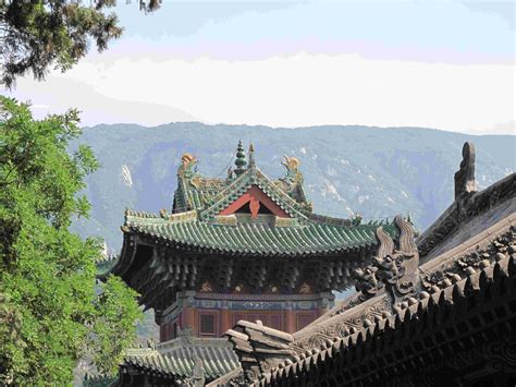 ¡Sumérgete en la historia y belleza del Templo de Shaolin en Sanmenxia!