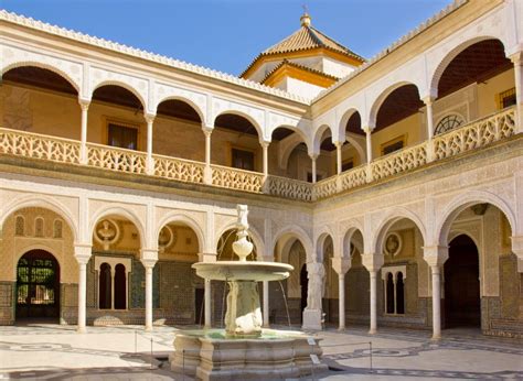 ¿Deseas una experiencia única en Sevilla? Visita la Casa de Pilatos, un fascinante viaje a través del tiempo!